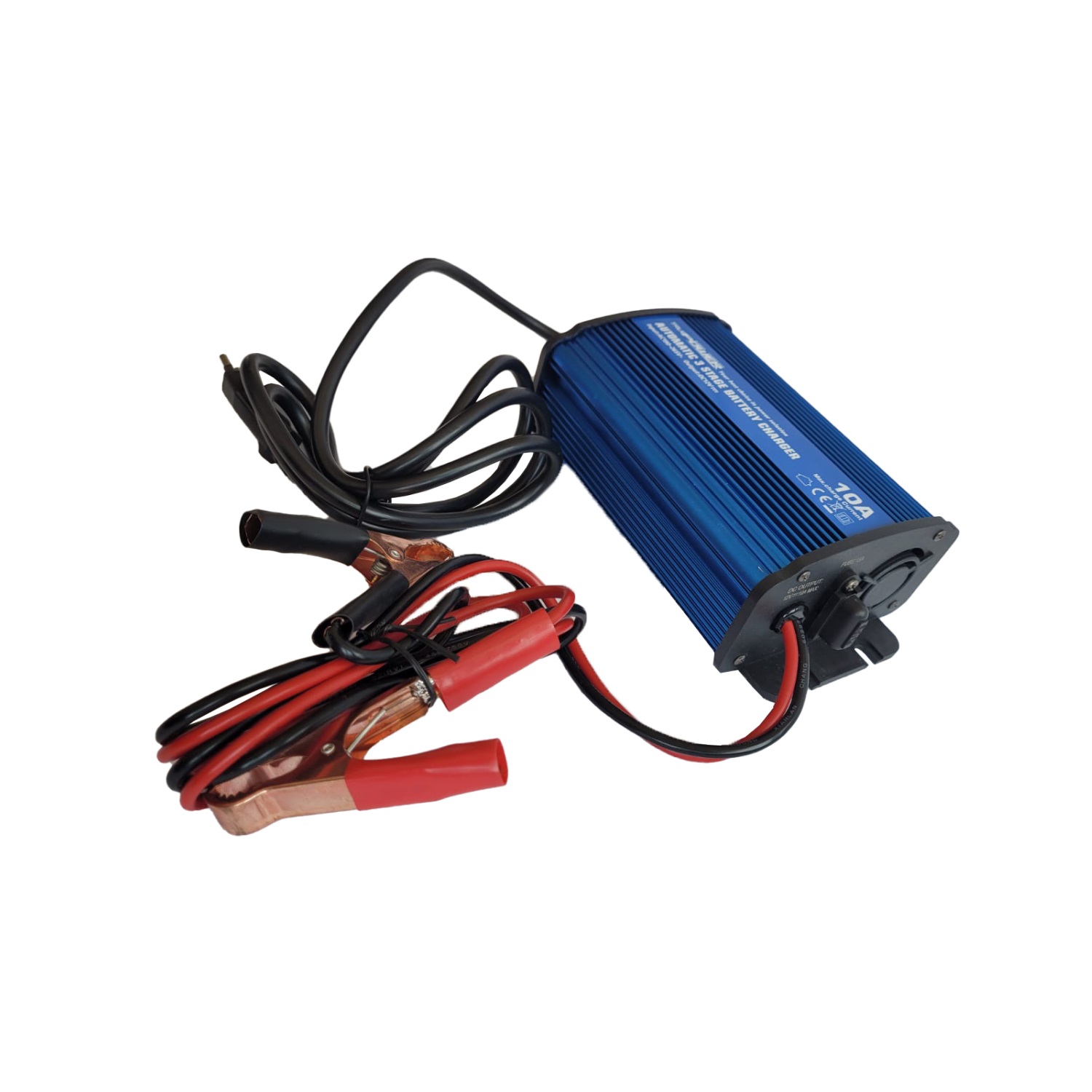 tpenc1220-3-f988561f-4228-44de-ac31-880709d3fac4 Vista en ángulo del cargador de batería Truepower TPENC1220 12V 20A